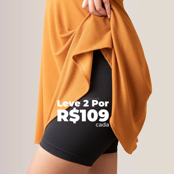 Short Premium Modelador com Faixas de Silicone na cor preta, projetado para modelar e suavizar a silhueta com conforto, ideal para quem busca um ajuste perfeito e um visual liso sob roupas, oferecendo suporte adicional com as faixas de silicone.